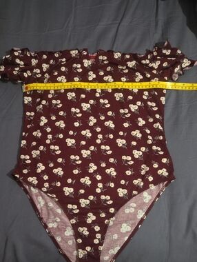 Floral Off-Shoulder Bodysuit in Burgundy 🌞
